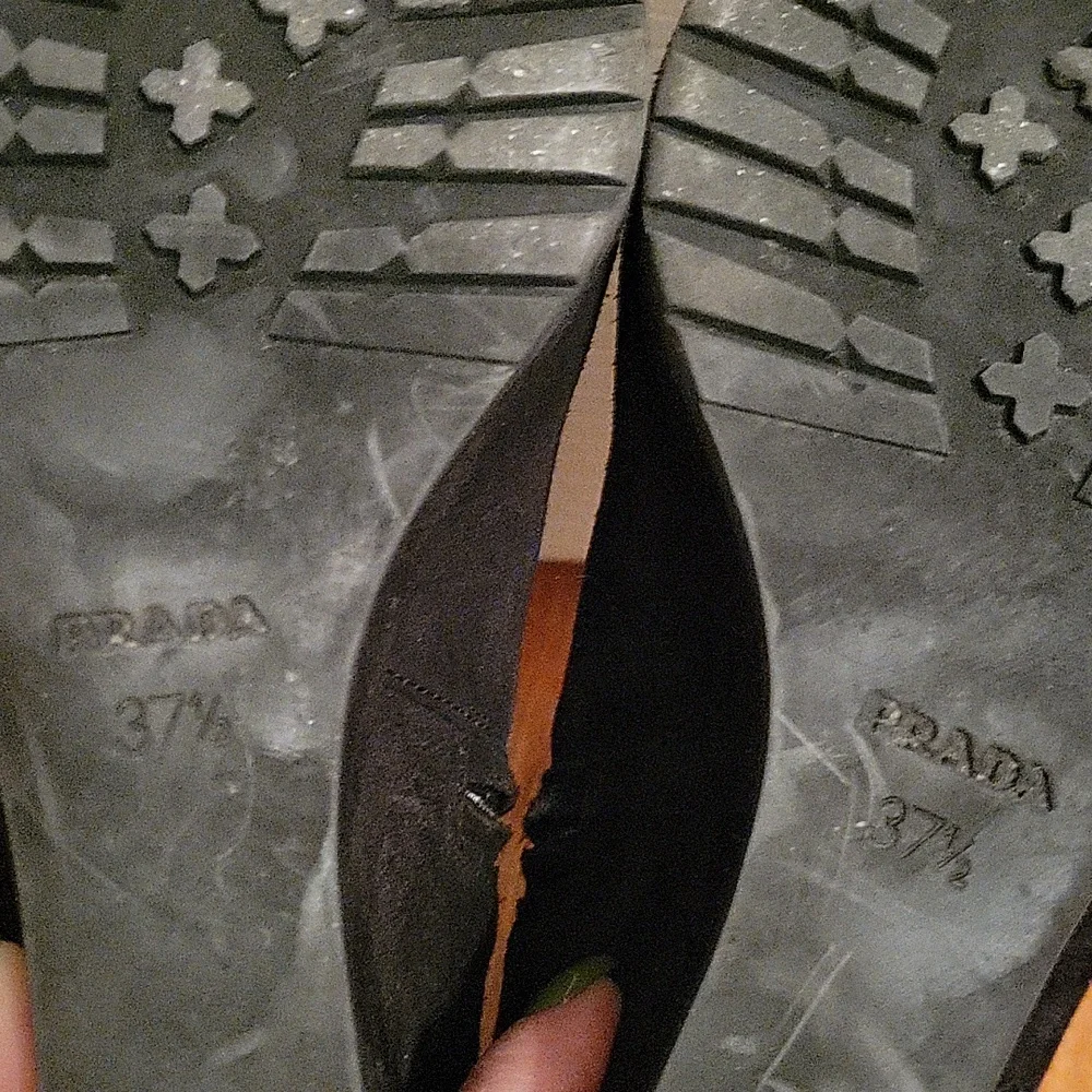 PRADA - Picture 7 of 9